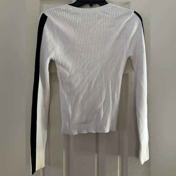 Hollister Sweater - Picture 5 of 5